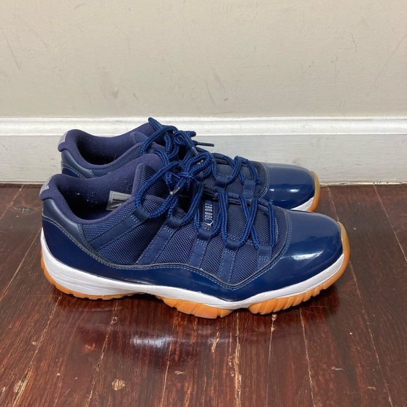 Jordan 11 Low Midnight Navy - Picture 3 of 3